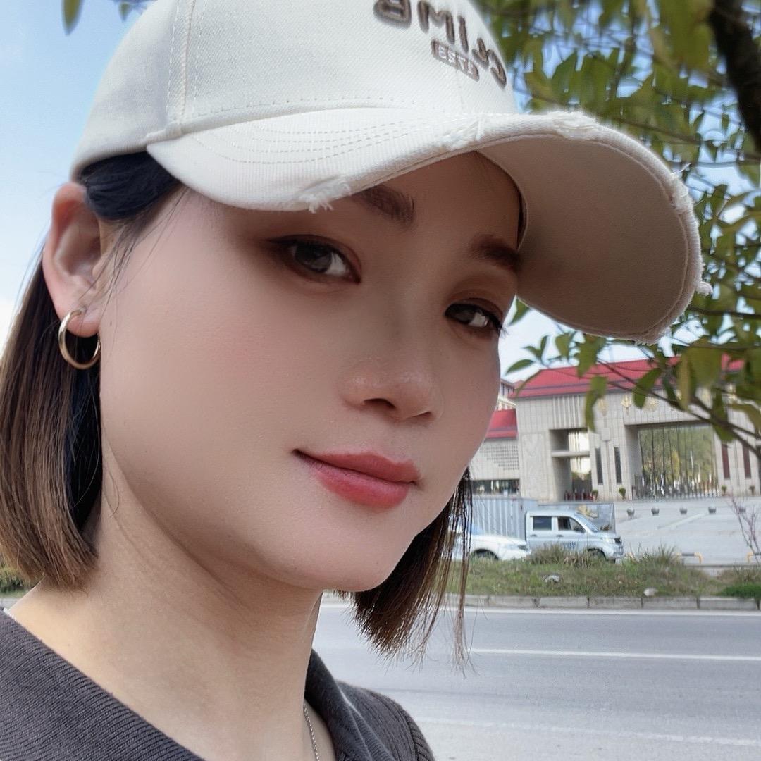 玲芝姑娘轻奢女装(下午12:56开播)