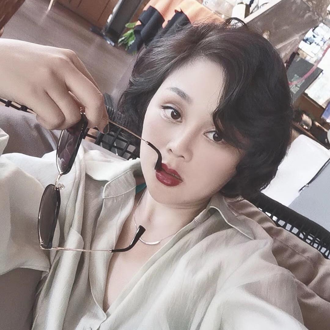 QM倾幕女装批发店