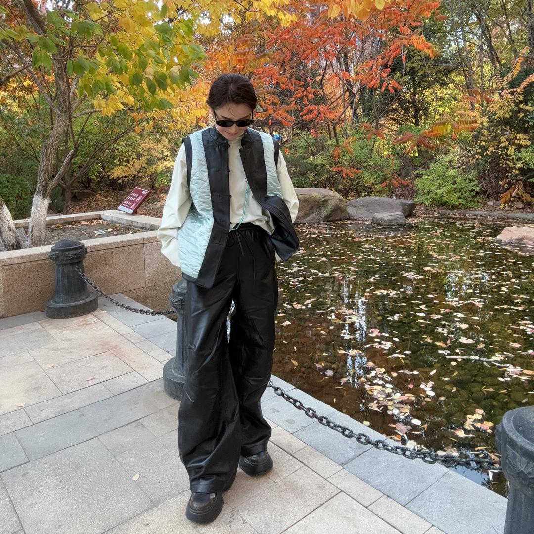 伟伟服饰王家k牌