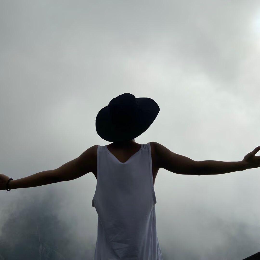 人丑嘴不甜长得危险还没钱.