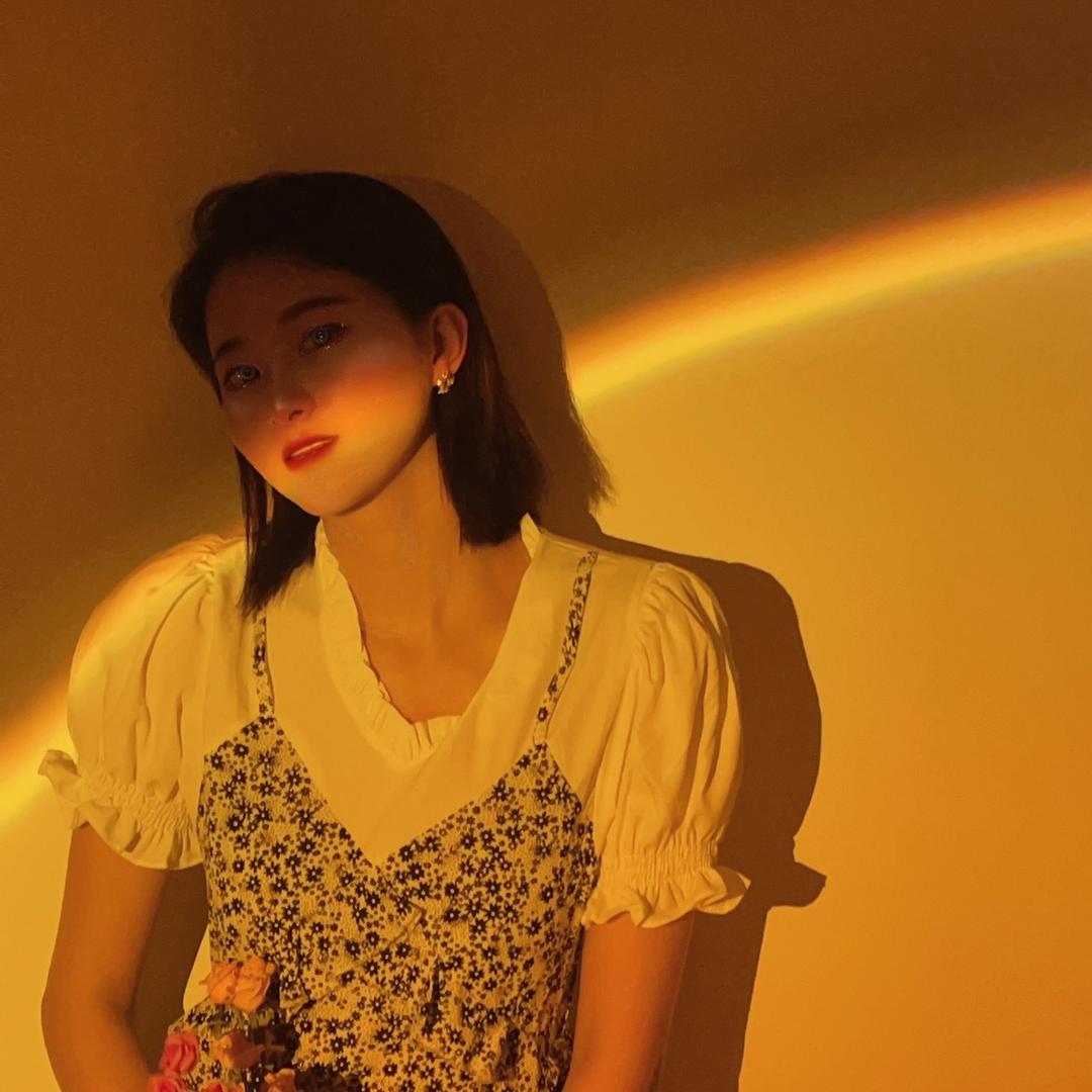 待妮美衣穿搭