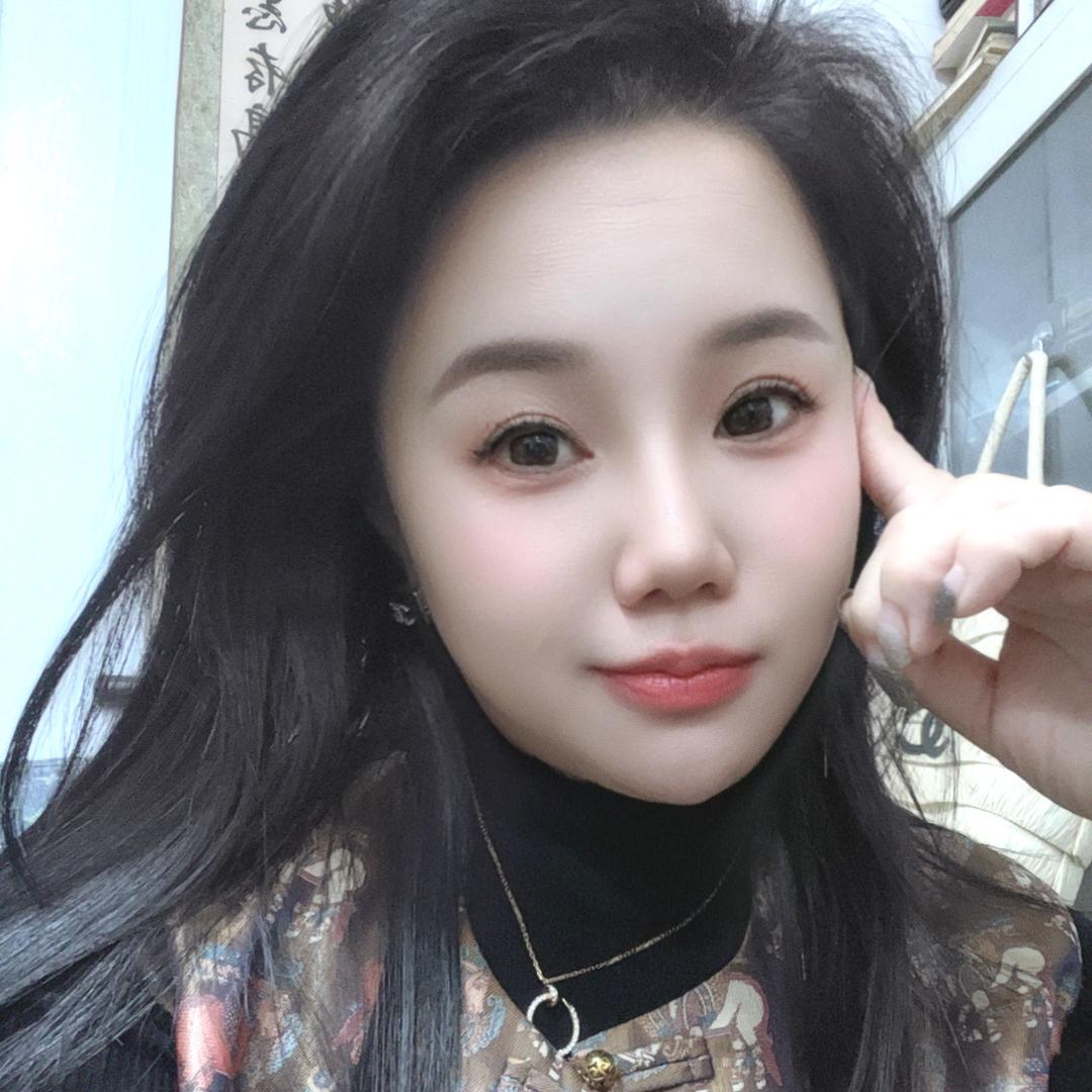 高跟鞋踩出小优雅