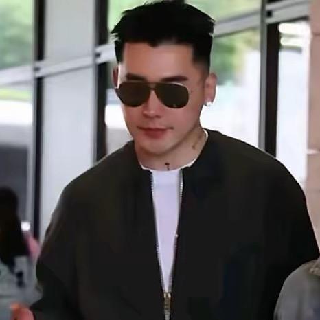 杨圣坤精品女装