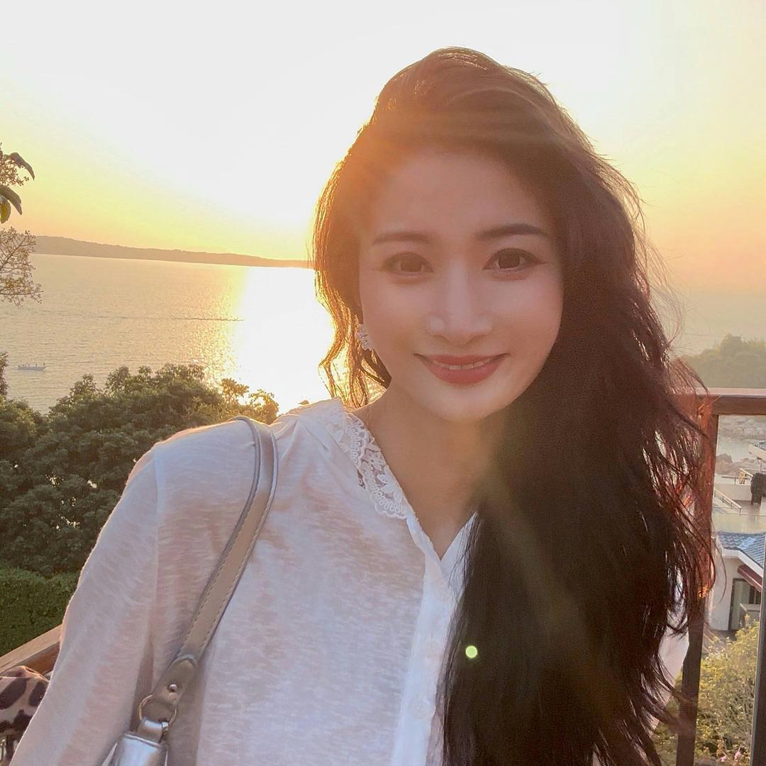 梦丽小姐