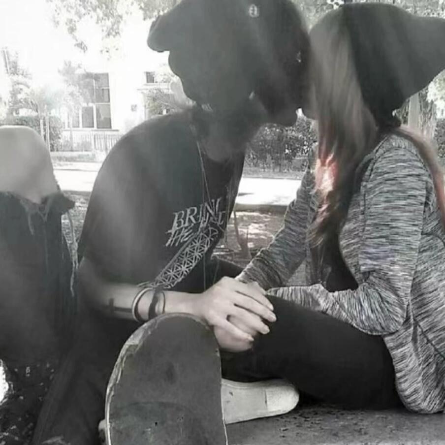 你看起来很悲伤