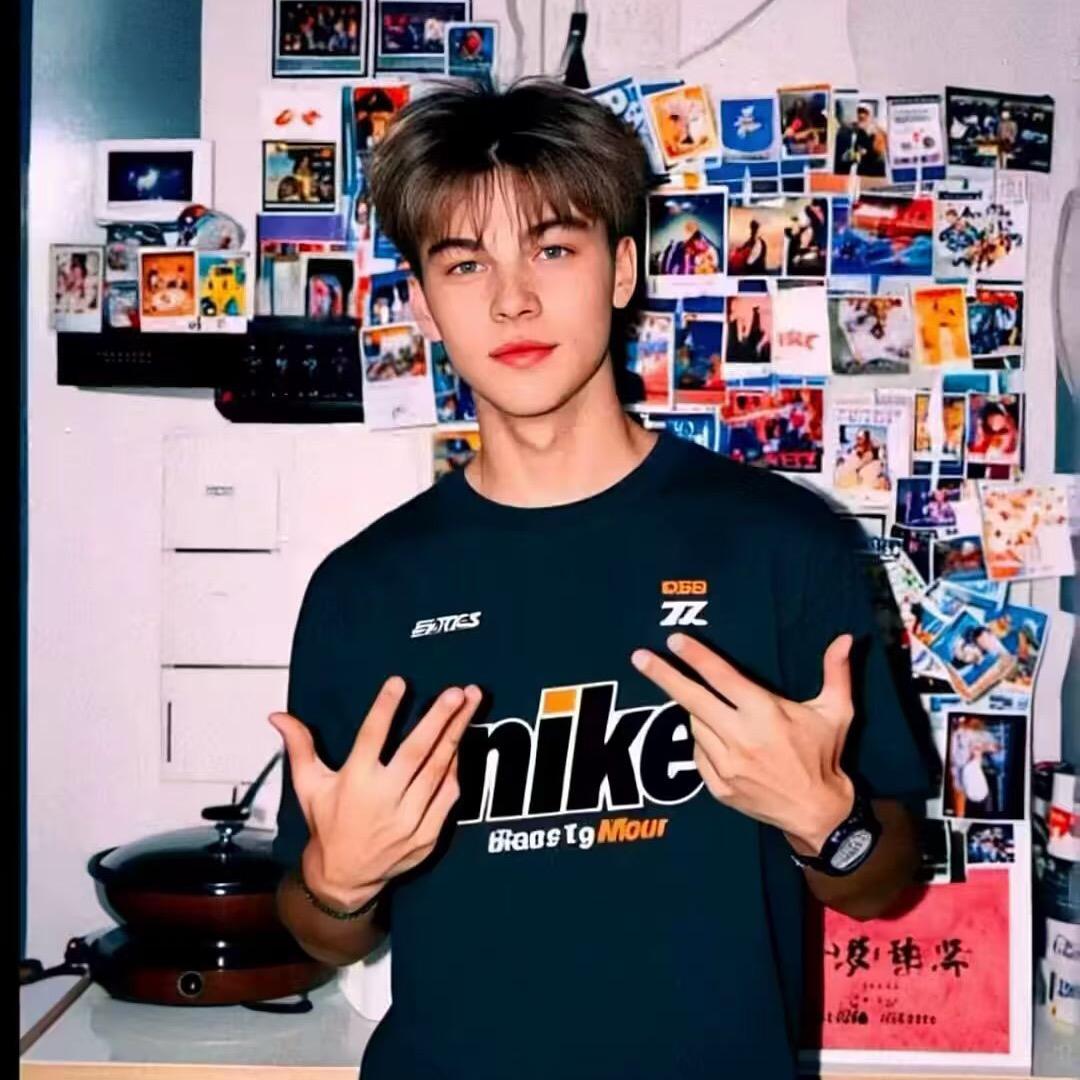 小帅(｡･ω･｡)ﾉ♡