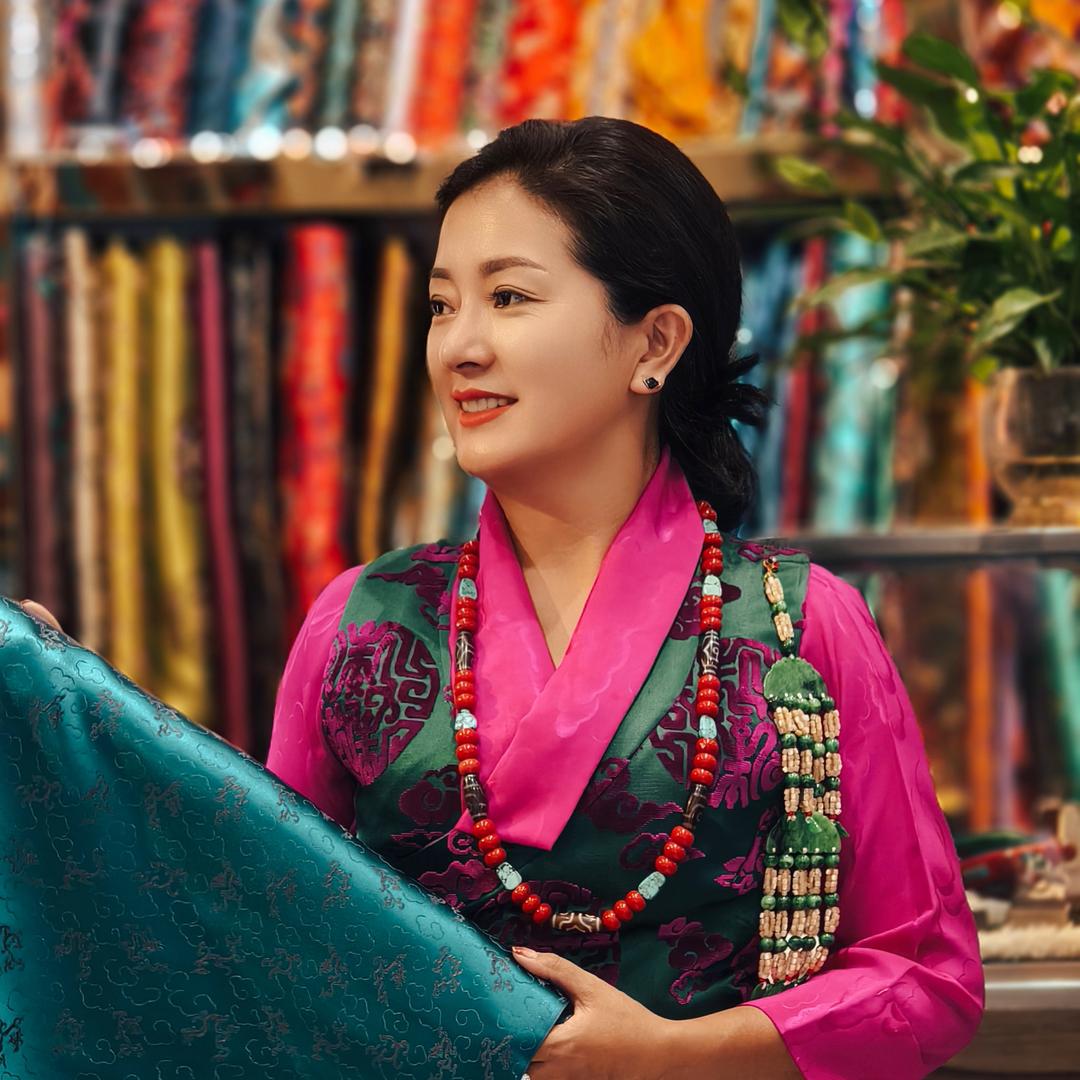 坚桑玛高端藏装店