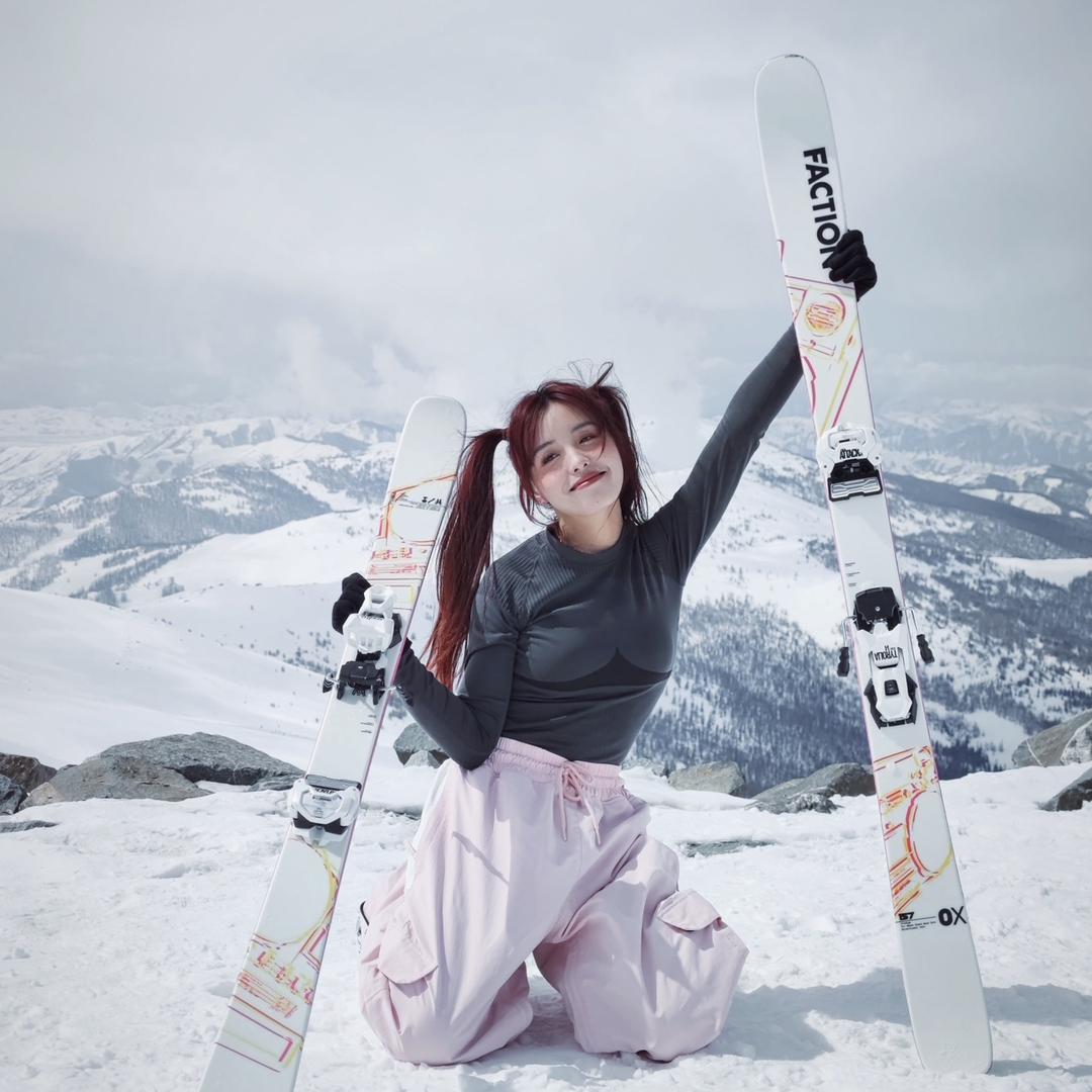 莫莫🏂（可可托海教学、陪滑）