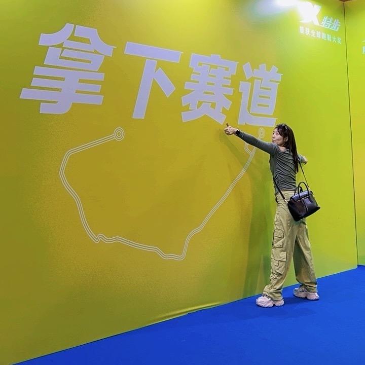 婷婷在跑步呢