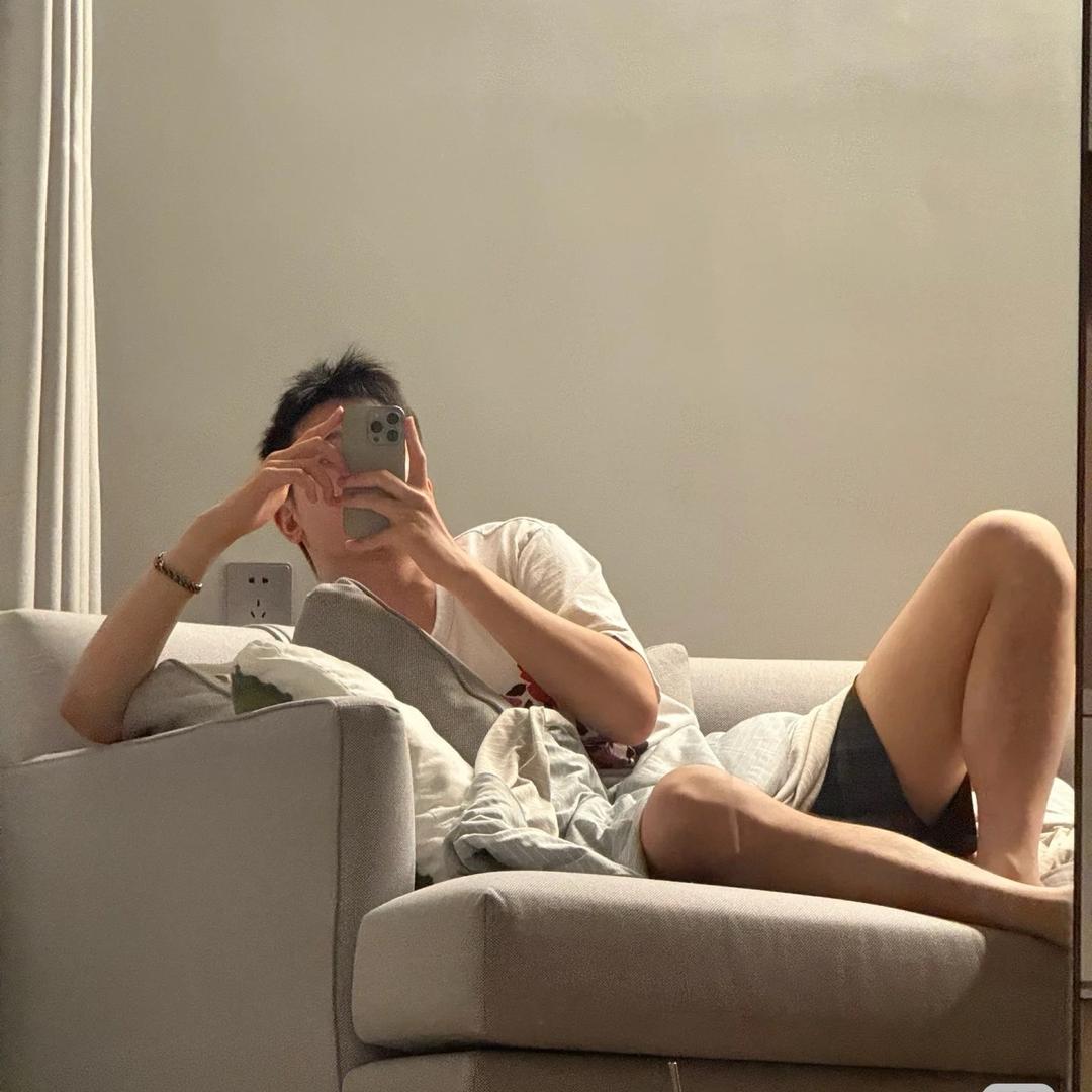 卖鞋子的小狼狗