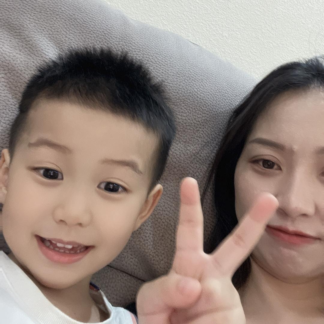 LIANG琼方头像