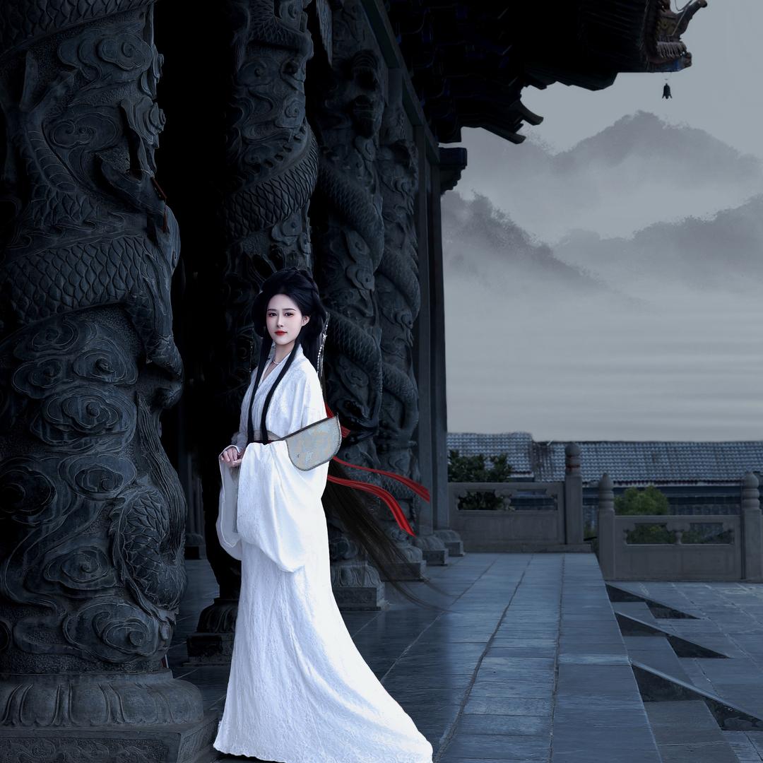 在古城的化妆师Cc