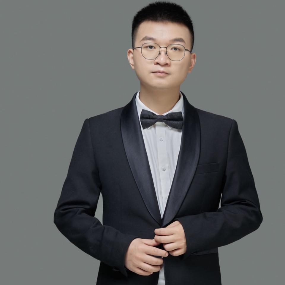 爱看书的小朱