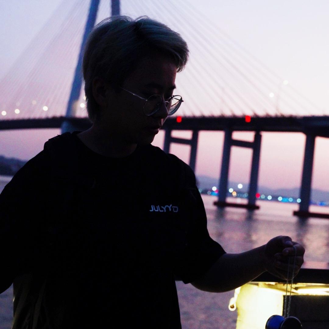 爱吃鸭脑壳的KINO桑