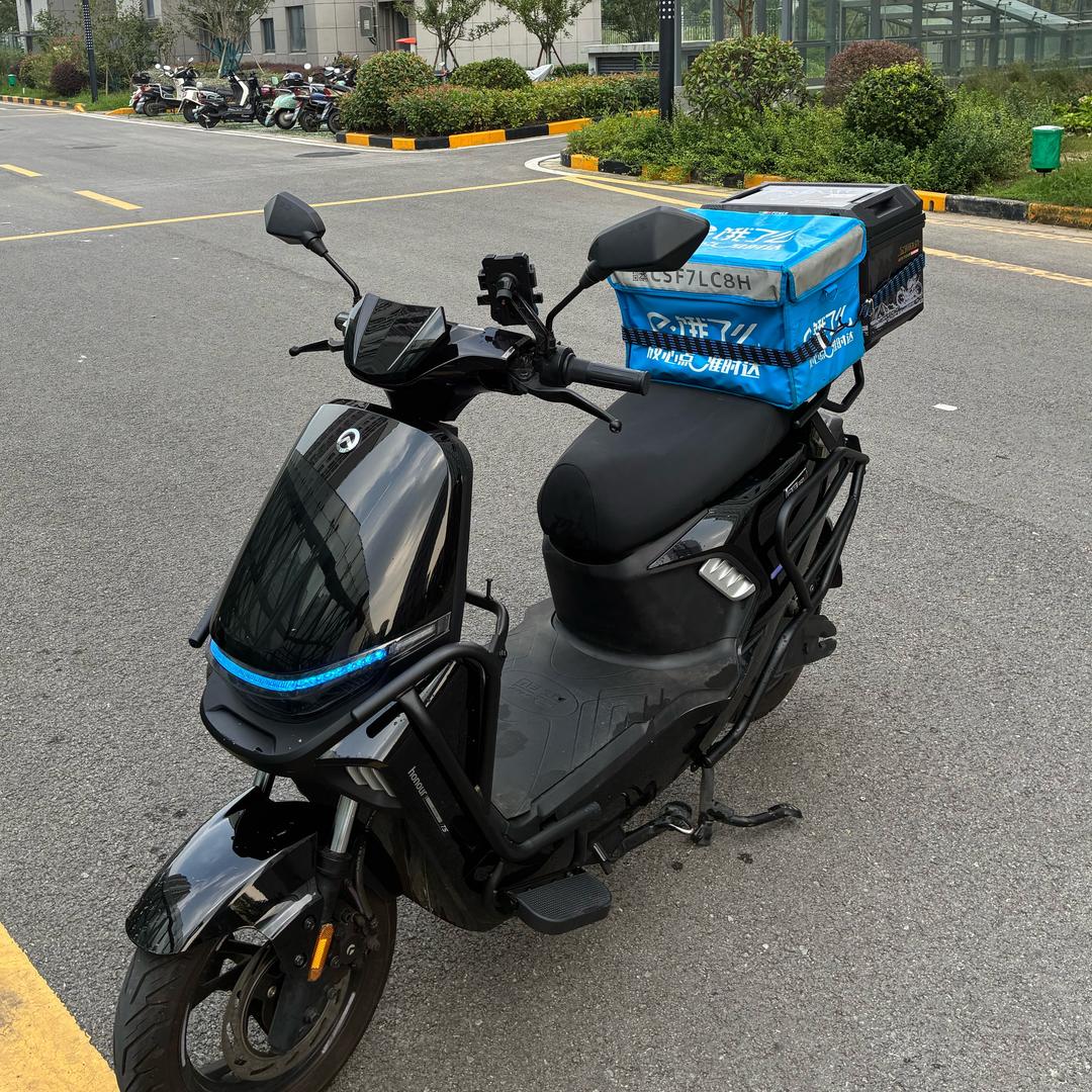 「外卖界的显眼包」