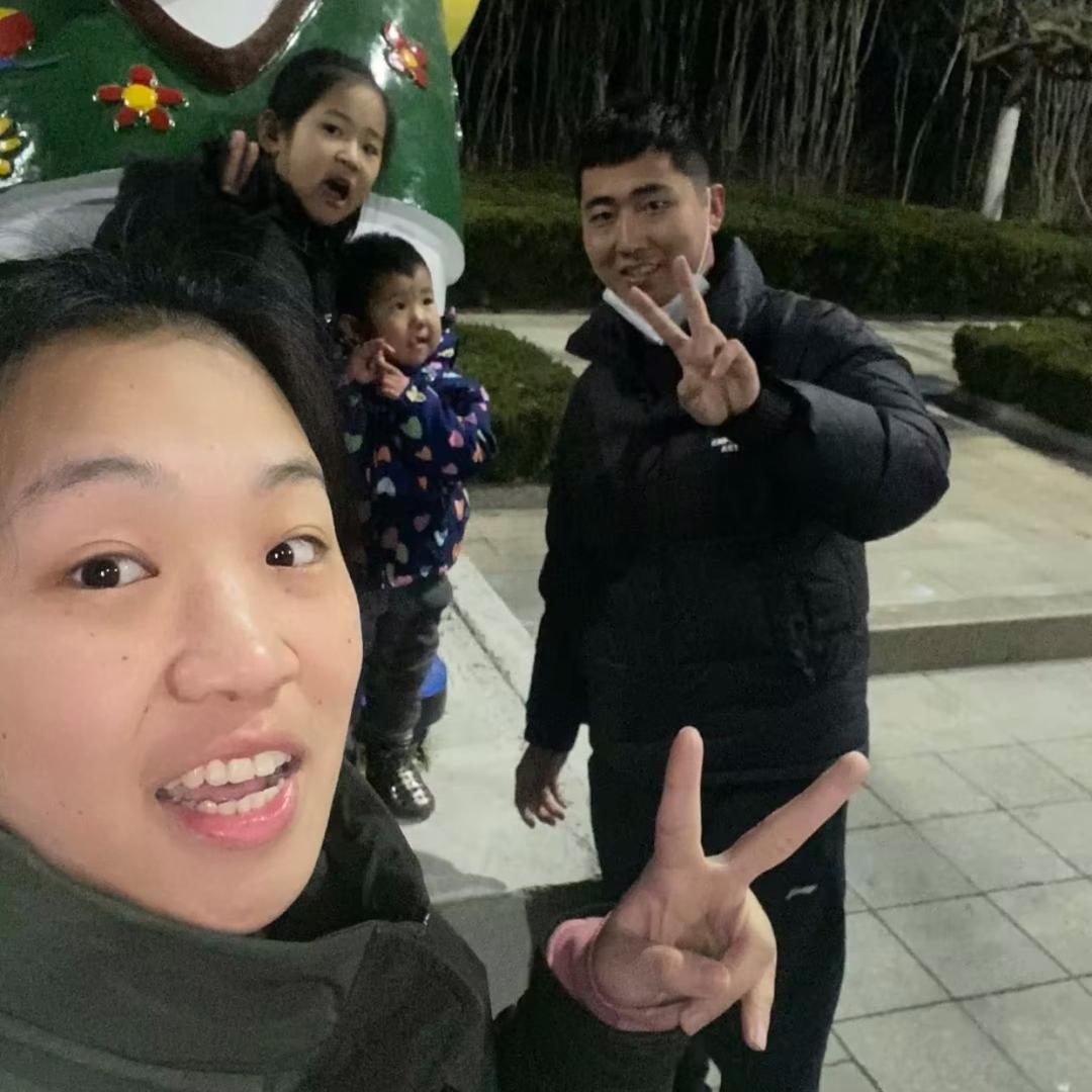 老张一家人