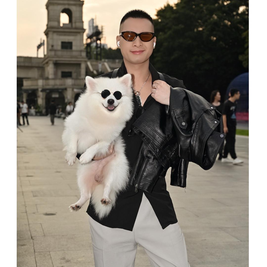 🌈正装男家住17楼