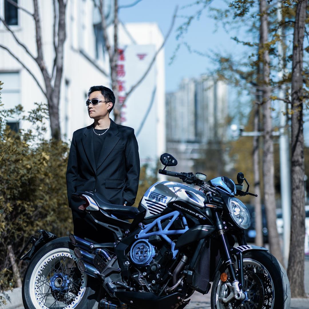 易成机车 李老师