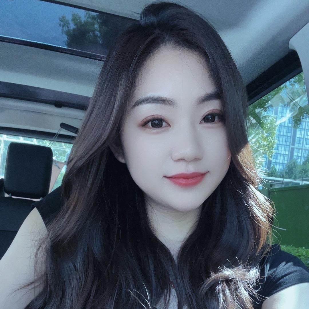 莱亚酒店老板娘