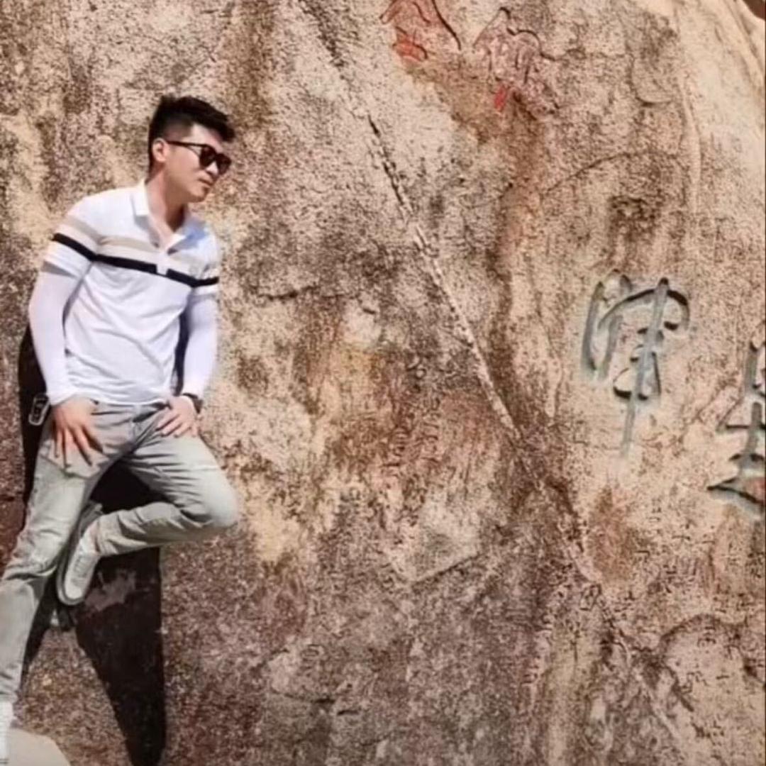 啦蹦酒吧黄启明