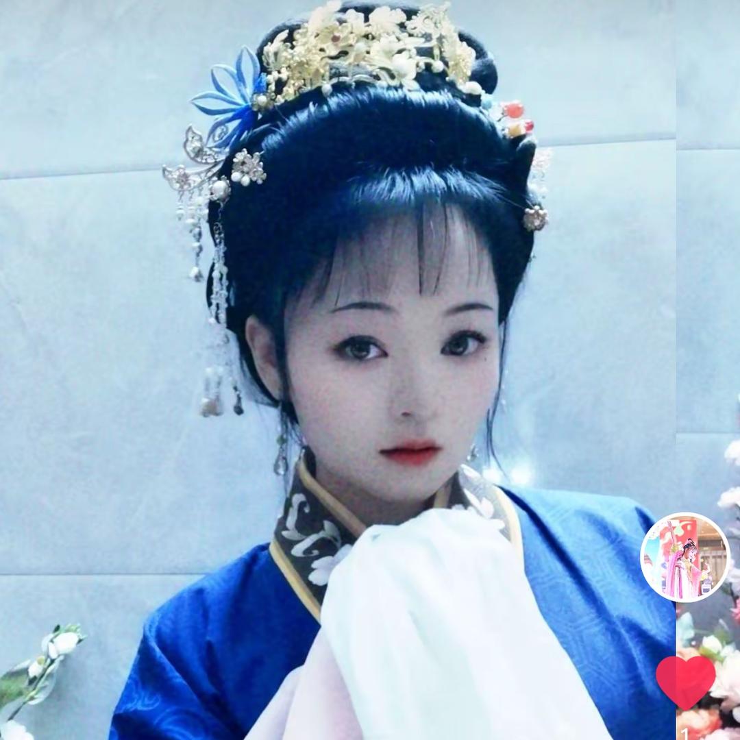 八月
