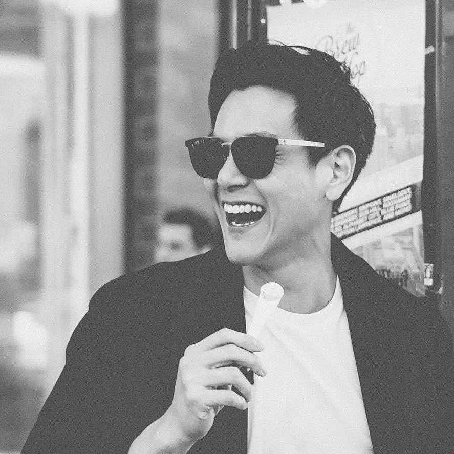 🌈烛火映孤影.