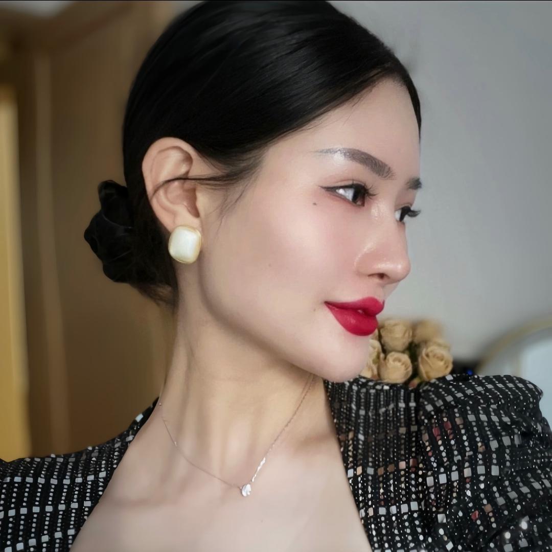 苗女士.