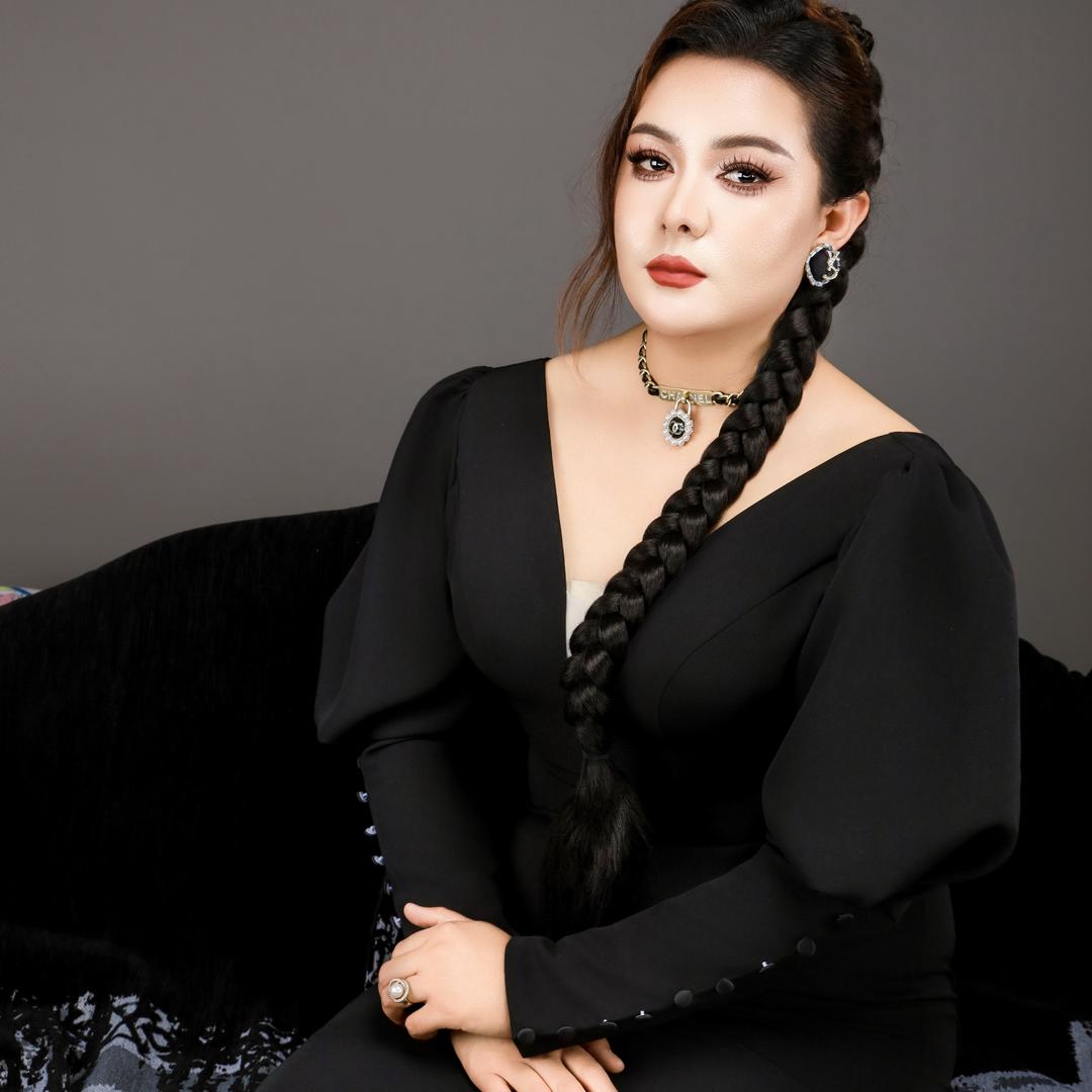美丽姑娘服装批发店