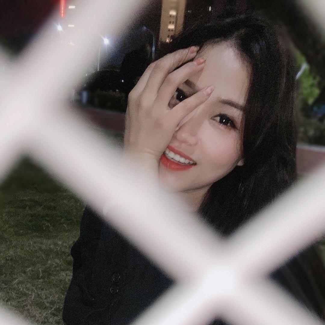 倩 倩。
