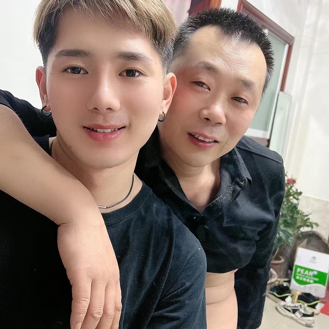 小丁楼梯金牌衣柜