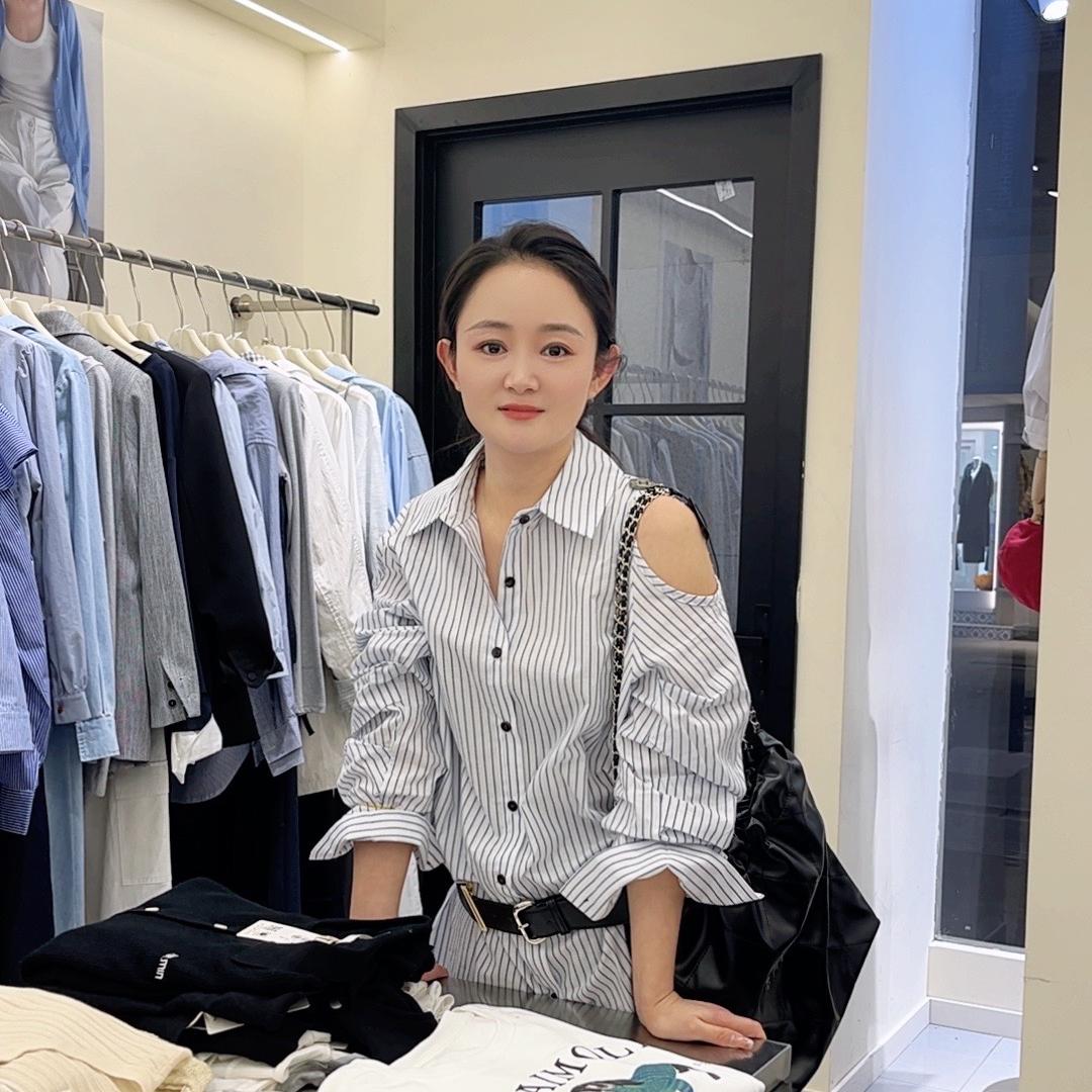 南充圣菲、素简轻奢女装店