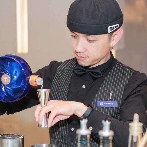 丽江调酒师晓龙