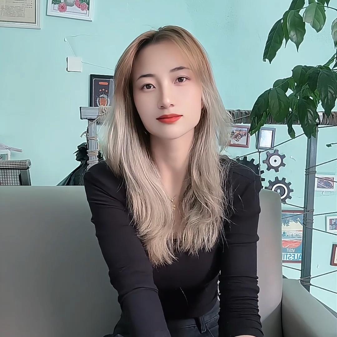 颜素素（单亲妈妈）