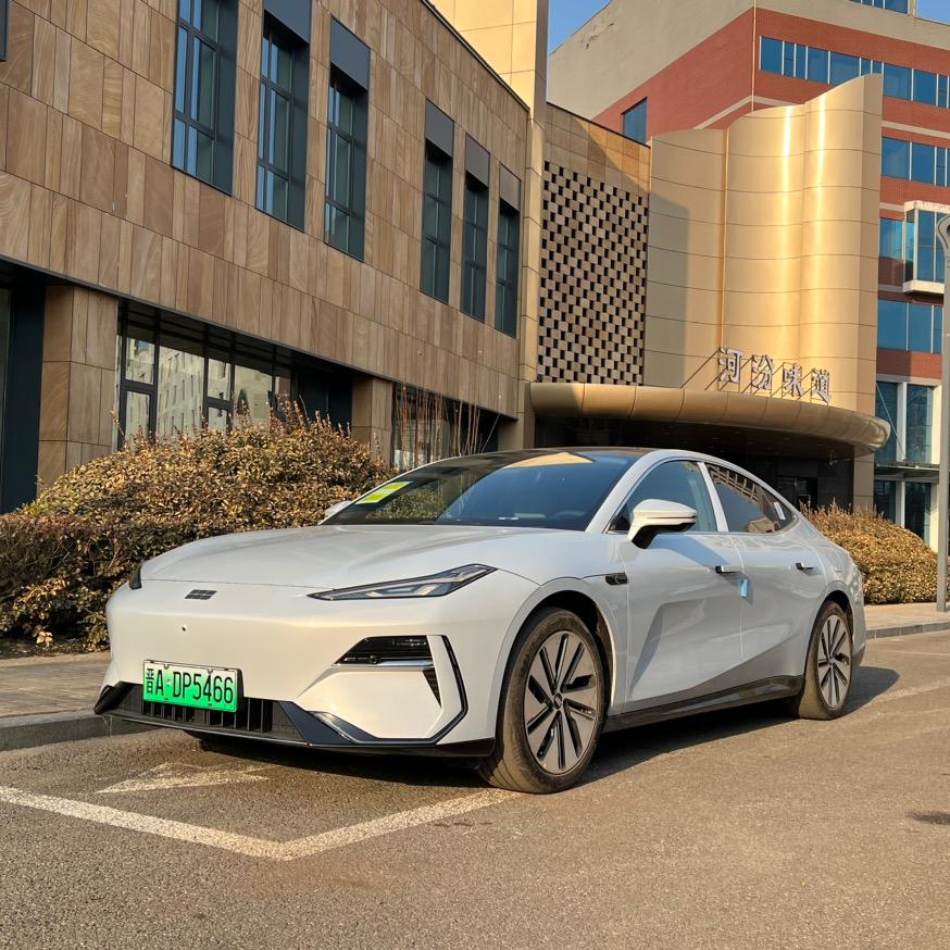 开银河E8的阿盛