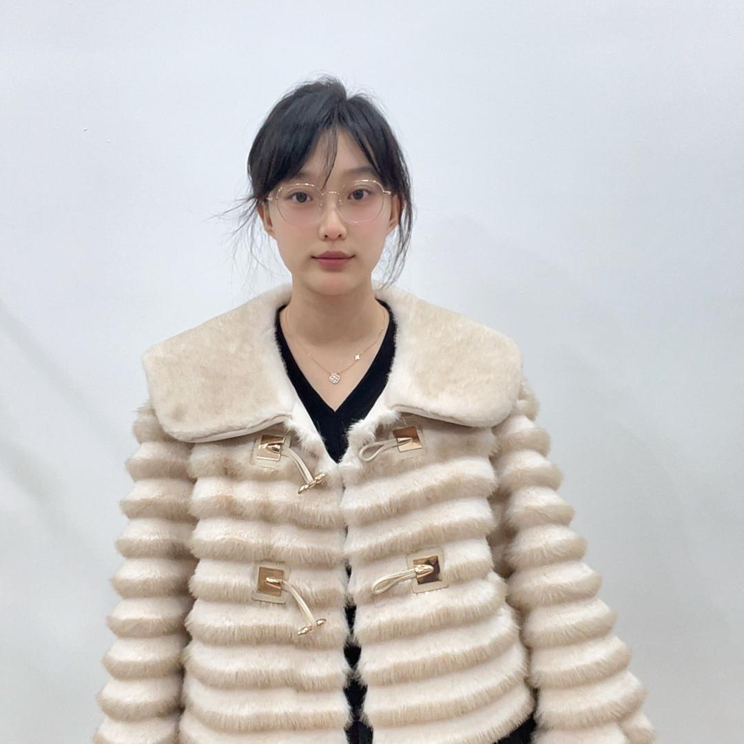 星芒织语皮草工厂店