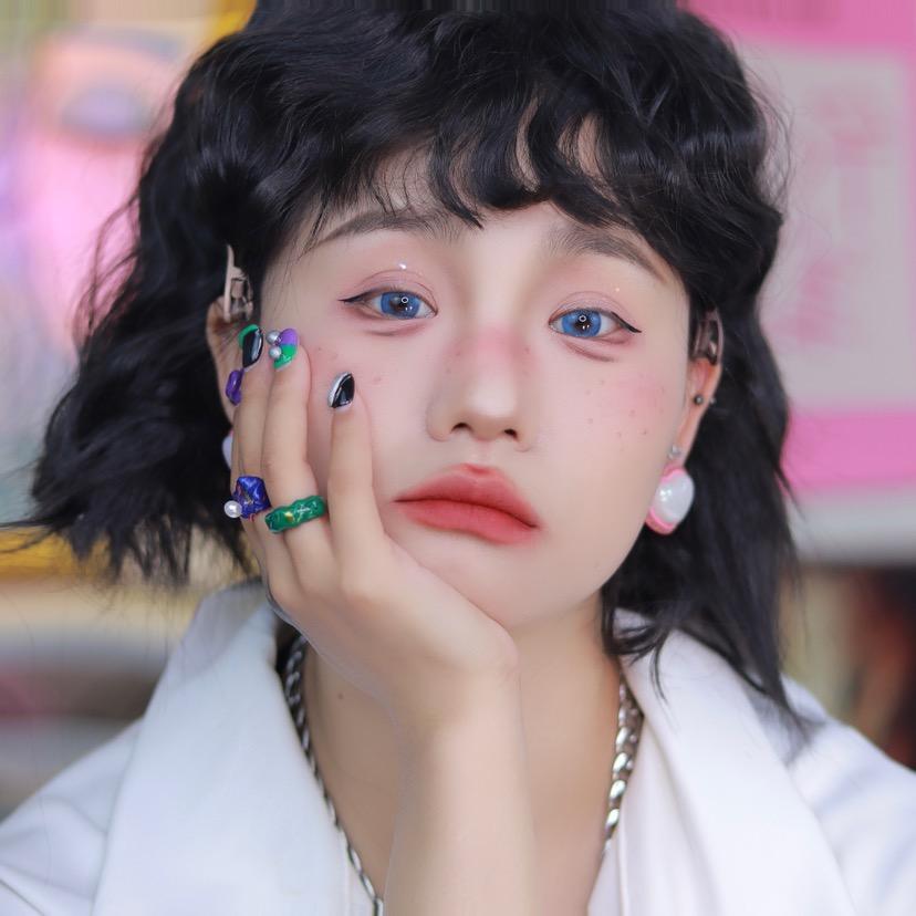 雅雅彩妆（笔记账号）