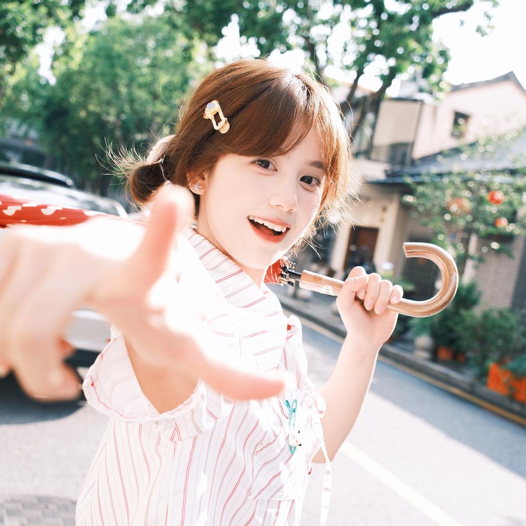 吖吖-