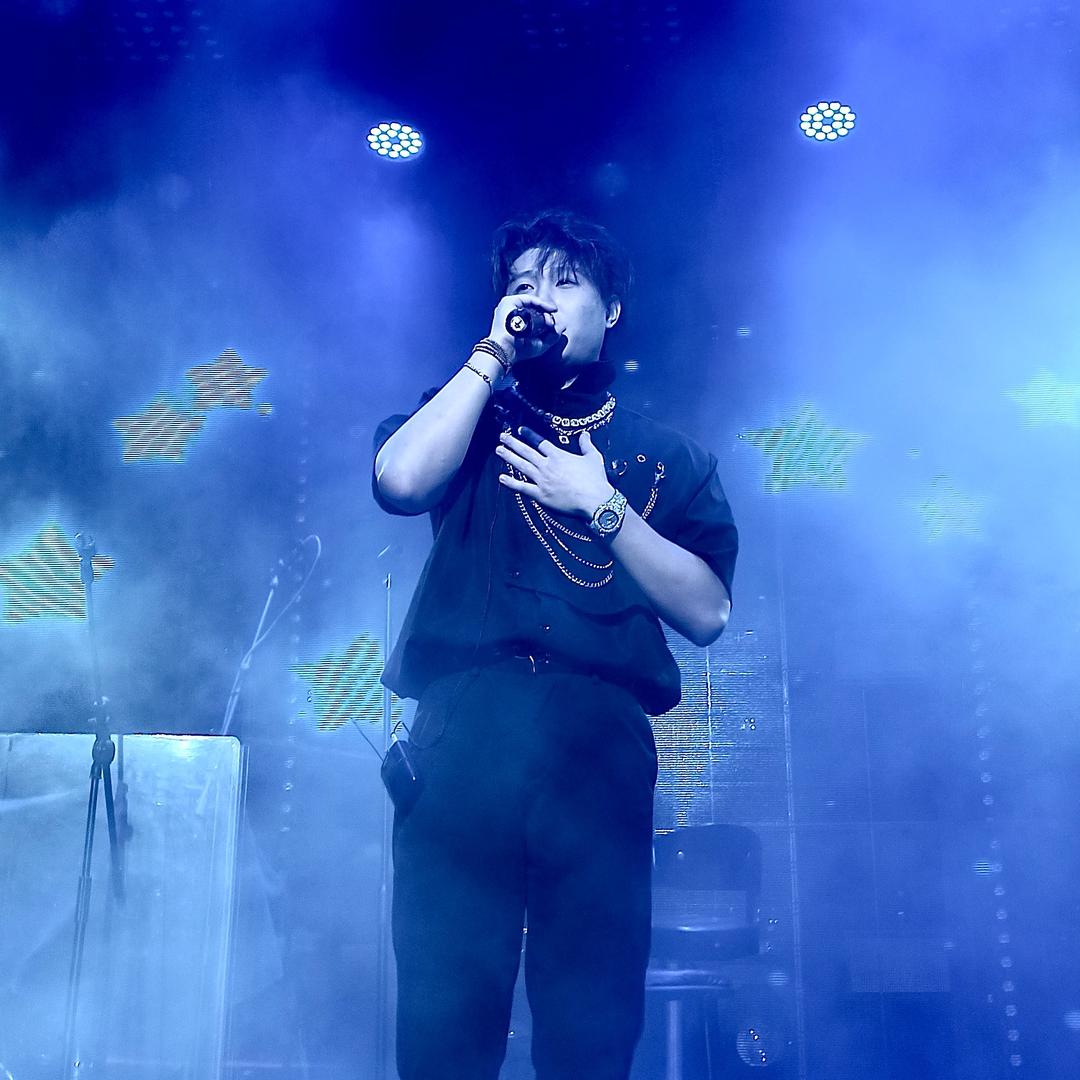 不会唱歌的老黄