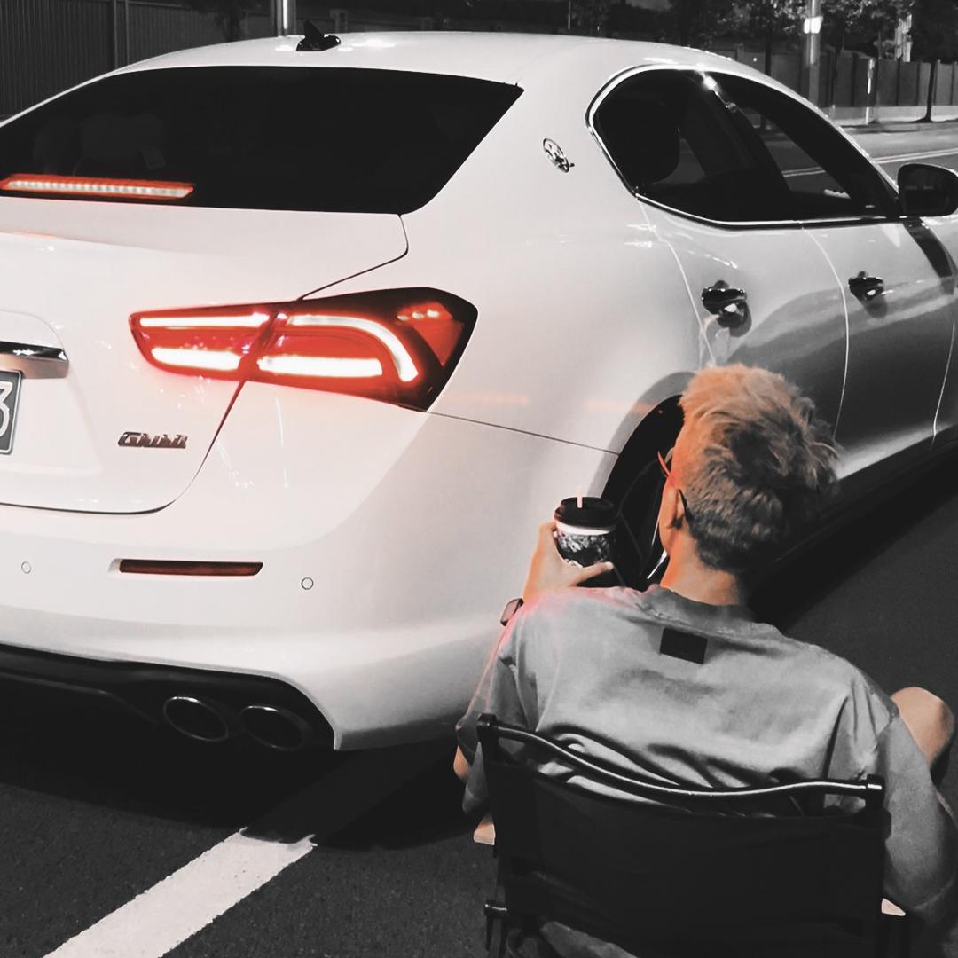 徐奔奔-王老板鲜菜老火锅