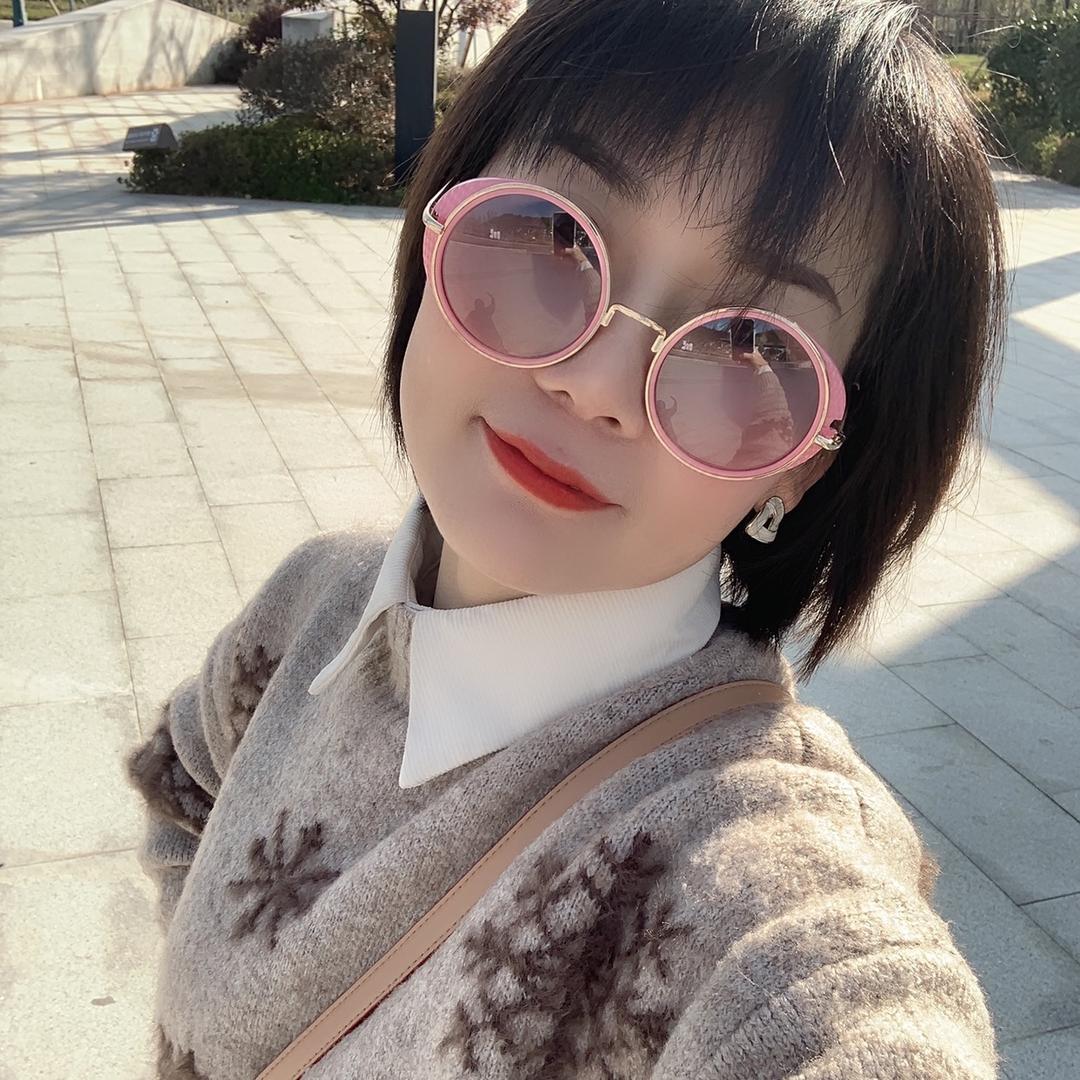 俞小小
