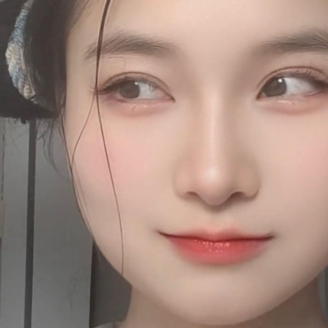 月儿光光.地上霜霜