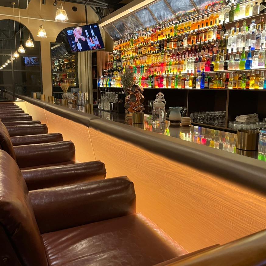 Bartender bar