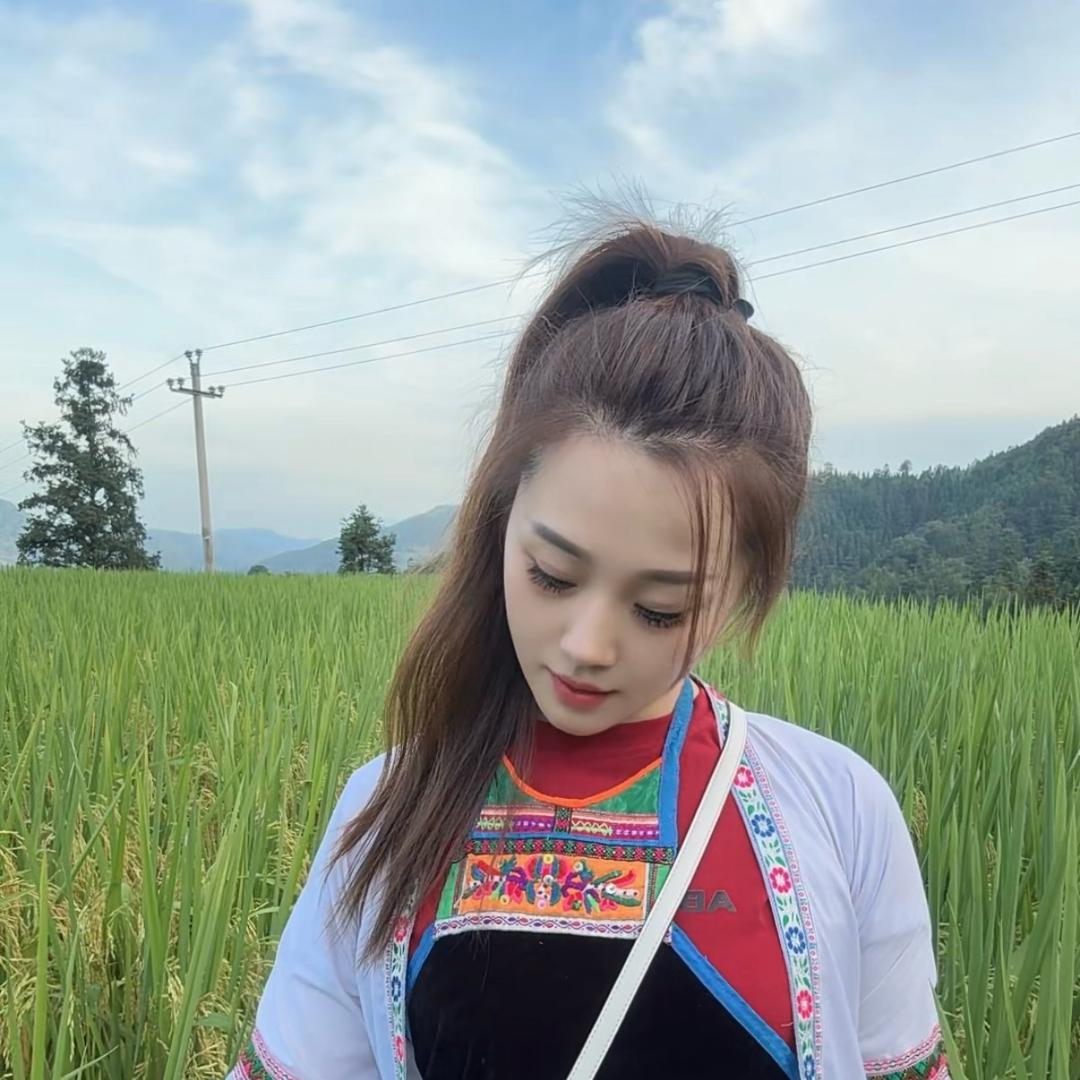 苗族.诗诗（助农杂货铺）