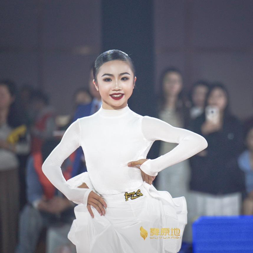 凯里舞原地拉丁舞_璟儿