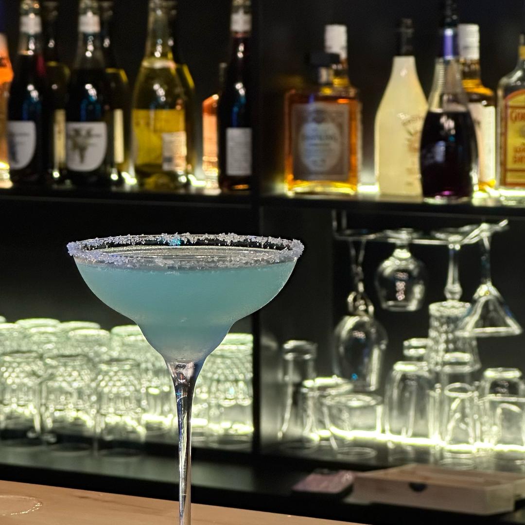 哈llo日咖夜酒官方号