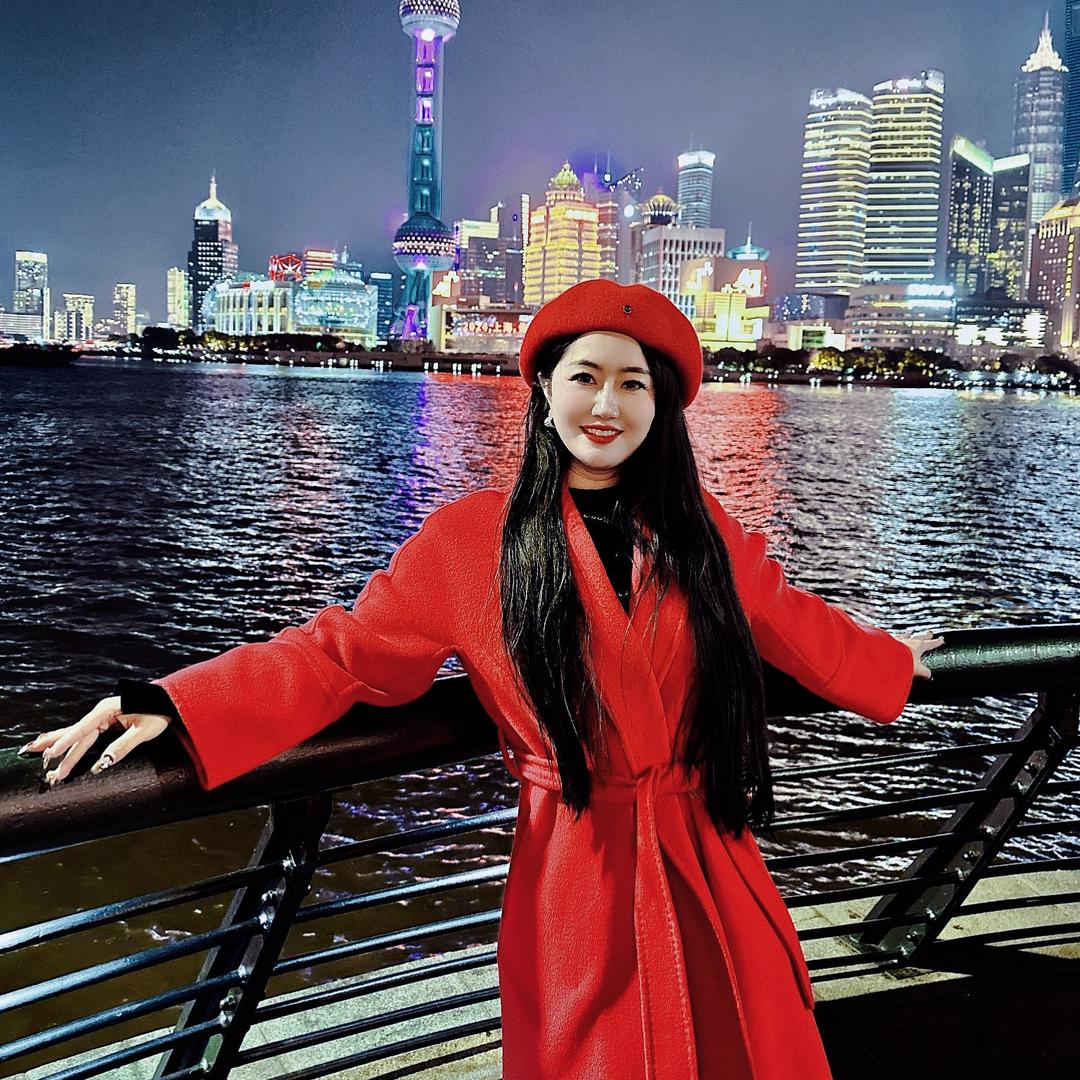 开婚纱店的凯丽