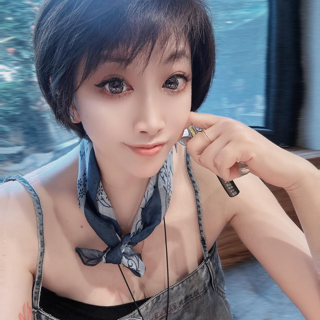 一半个美女