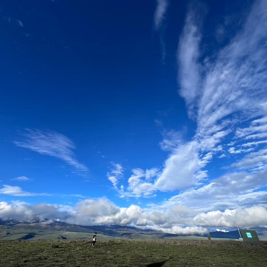 破搞旅游的。