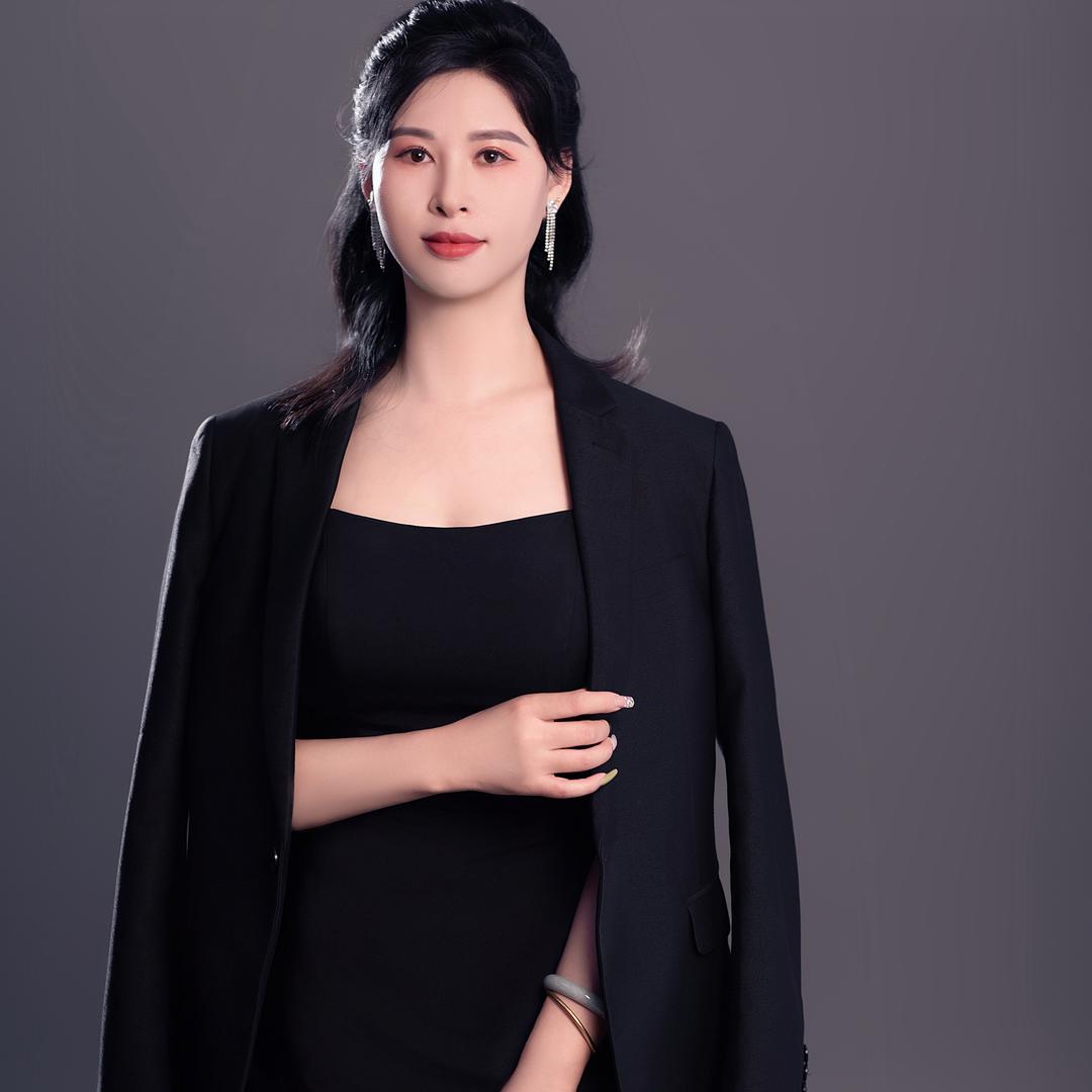 诗倪(内衣女老板)