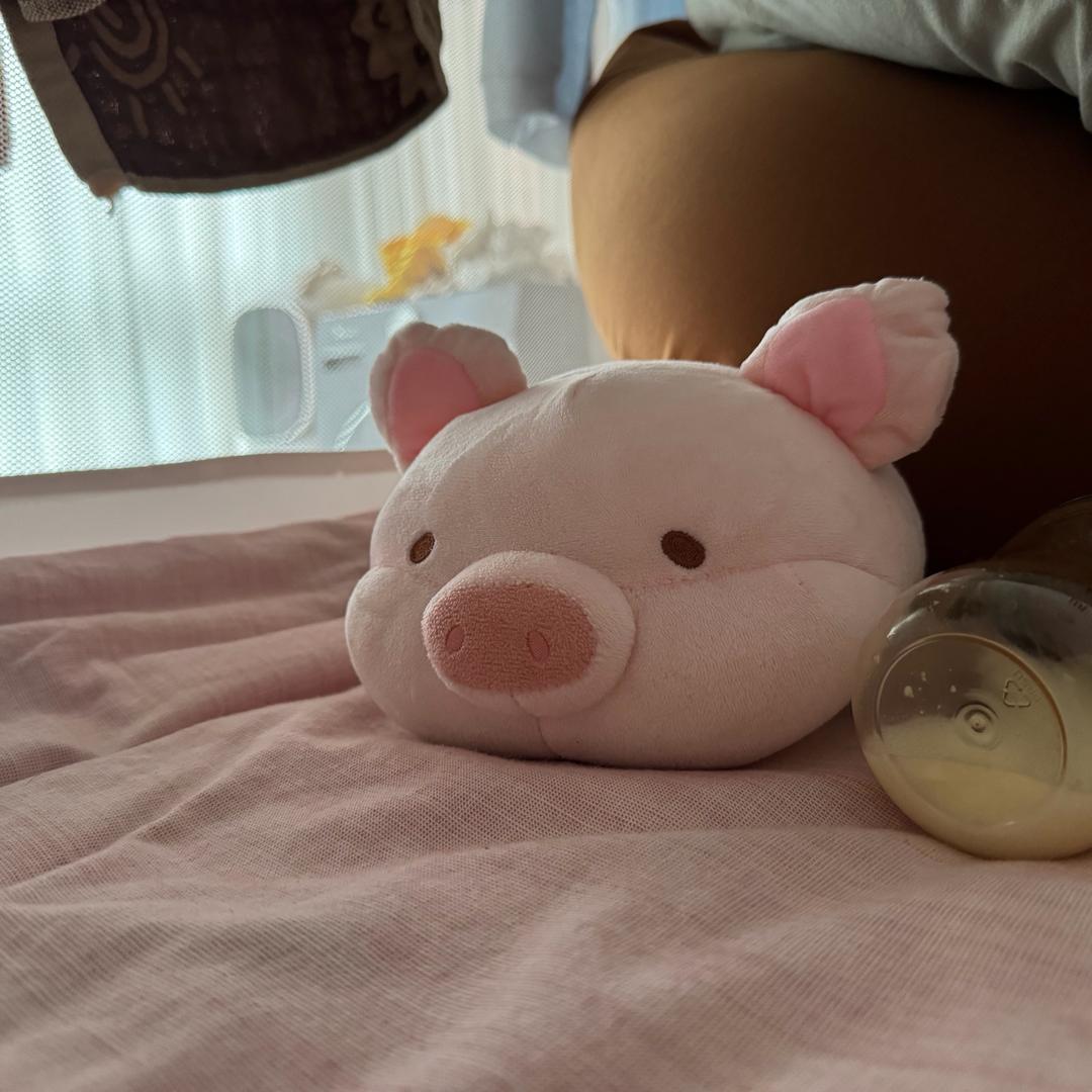 采蘑菇的已婚小女孩